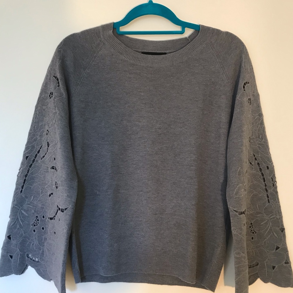 Banana Republic Wool sweater with Embroidered Sleeves